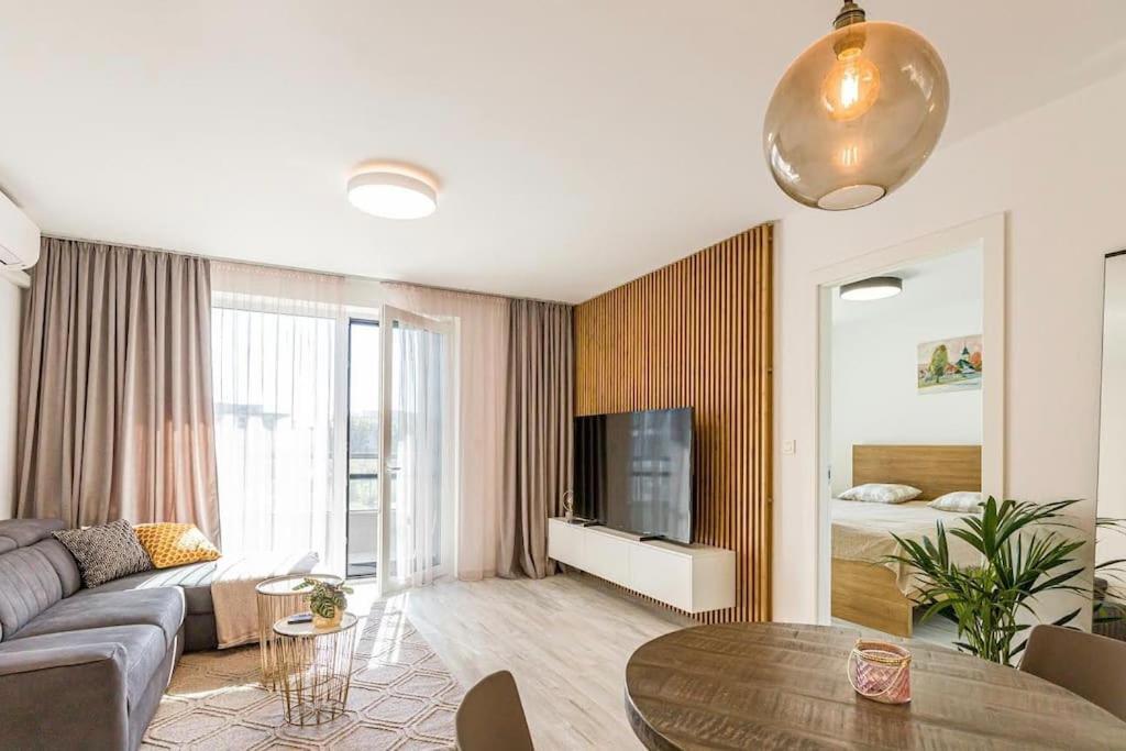 Urban Apartment With Possibility Of Parking Bratislava Esterno foto